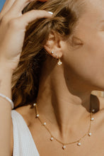 Load image into Gallery viewer, Clam Shell Huggies