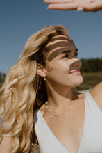 Load image into Gallery viewer, Clam Shell Huggies